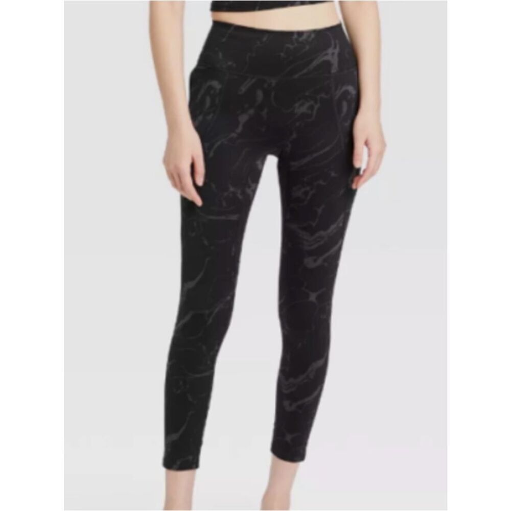NWT All in Motion Jet Black 7/8 Legging XL